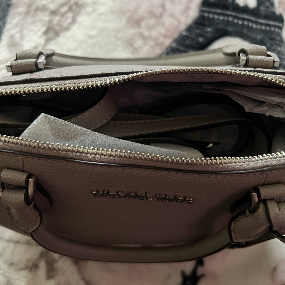 Michael kors grey crossbody pebble leather EUC like new inside zipper